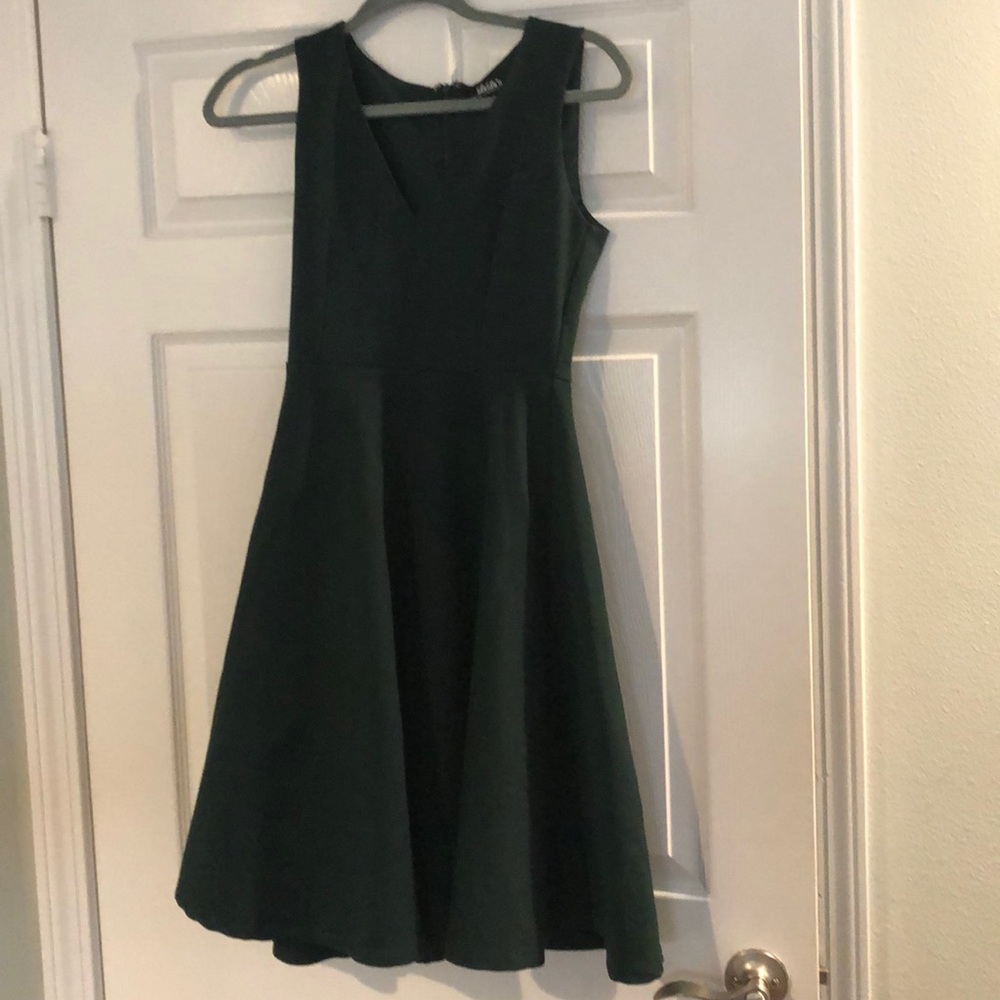 Lulu’s full skirt small green dress